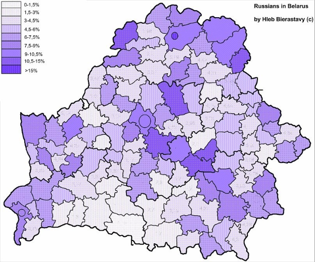 Karte von Belarus mit farblich gekennzeichneten Regionen, die verschiedene Prozentangaben der Bewohner anzeigen, begleitet von einem Strichcode und Text auf der linken Seite.