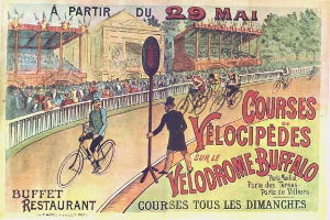 Plakat für ein Velodrom in Buffalo, New York, zeigt Radfahrer auf einer umzäunten Straße mit einem Gebäude und Bäumen im Hintergrund und Text mit Veranstaltungseinzelheiten.