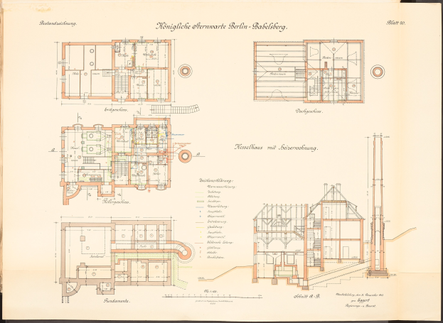 Altes Buch mit detaillierten architecturalen Plänen und Text, einschließlich einer Zeichnung des ursprünglichen Plans für das Königliche Hermwerk Berlin-Baklberg.