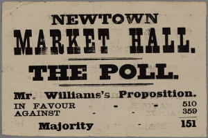 Papier mit handgeschriebenem Text, der "Newtown Market Hall, die Wahl, Mr. Williams' Vorschlag für die Mehrheit" liest.