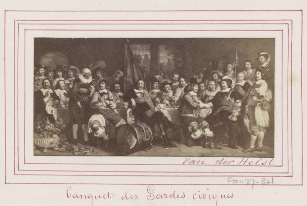 Lebendige Versammlung von Menschen in traditioneller Kleidung um einen Tisch mit Gegenständen, beschriftet mit "Banquet des Soroles Civiques" unten.
