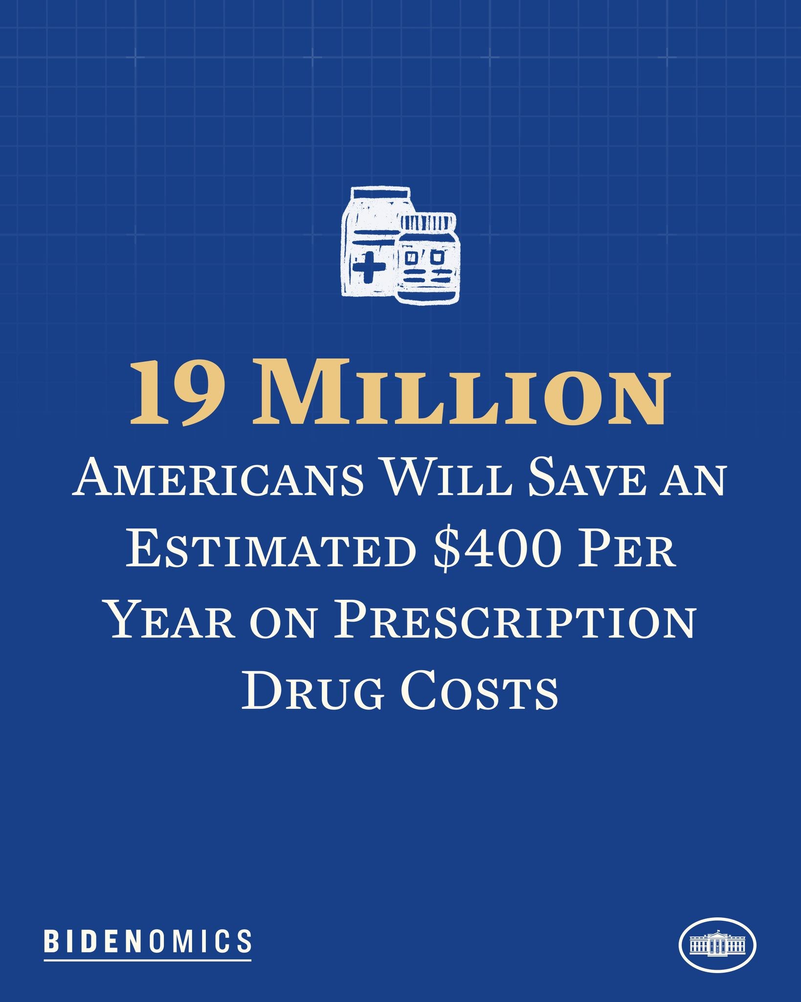 Blauer Hintergrund mit weißer Schrift und Logo mit der Aufschrift "19 Millionen Amerikaner sparen geschätzt 400 Dollar pro Jahr an Arzneimittelkosten".