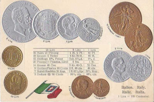Eine Sammlung italienischer Münzen von 1877-1910, darunter 20-Lire-Münzen, in einer Reihe mit Text und Porträts angeordnet, zusammen mit zwei Flaggen, darunter die italienische Flagge.