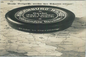 Schwarzes und weißes Foto einer Kiste mit der Aufschrift "Hindenburg-Wiche, Deutschland" mit einer Karte im Hintergrund und Text, der das Produkt beschreibt.