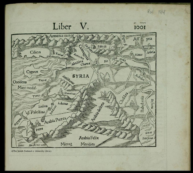 Ein detaillierter Stadtplan von Syrien auf einem alten Buch gegen einen schwarzen Hintergrund mit sichtbaren geografischen Merkmalen und Städtenamen.