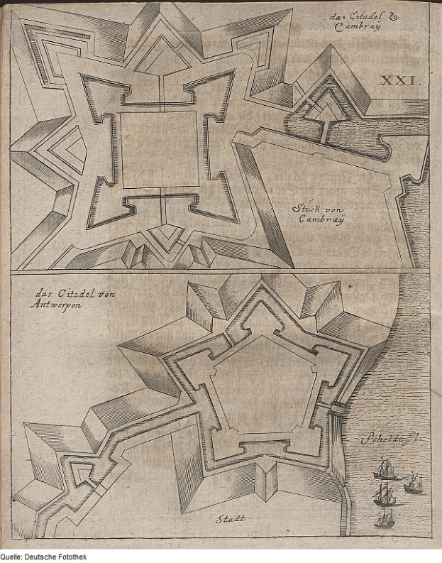 Ein offenes altes Buch mit einem detaillierten Stadtplan und begleitendem Text.