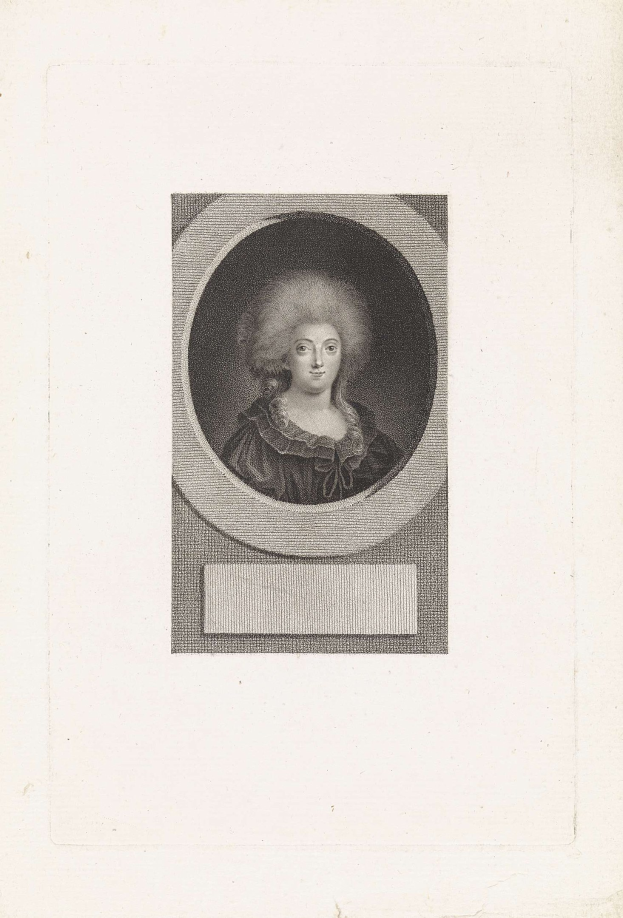 Schwarze und weiße Gravur von Louis XIV von Frankreich in einem schwarzen Kleid mit aufwendiger Verzierung, hohem Kragen und langen Ärmeln, die Hände vor der Brust verschränkt mit einem majestätischen und würdevollen Gesichtsausdruck.