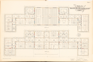 Offenes Buch mit detailliertem Grundriss des Berliner Olympia-Gymnasiums